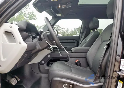 2023 Land Rover Defender 130 S z USA, uszkodzony, nr VIN SALEJFEU5P2192623